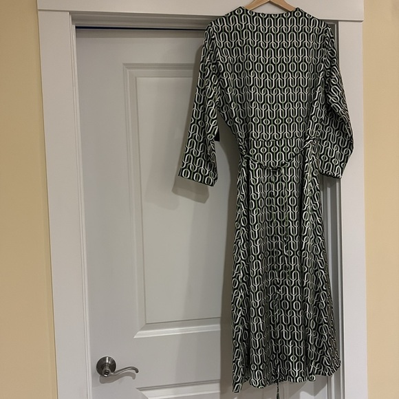 Alfani Wrap Midi Dress NWT. Size 10.  Satin soft. Green, black, white geometric - Picture 4 of 7